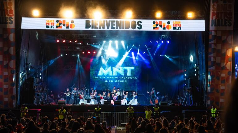 Una verdadera fiesta se vivió en la serenata por los 248 aniversarios de la ciudad de San Lorenzo.