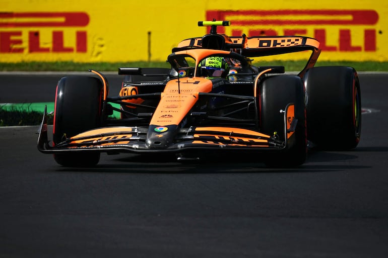 El monoplaza de McLaren del británico Lando Norris durante la clasificación del Gran Premio de Italia, en el Autódromo Nacional de Monza, en Monza, Italia. 