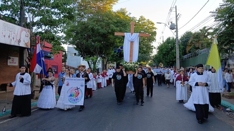 La pastoral juvenil y varios ciudadanos se unieron a la peregrinación.