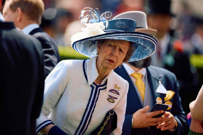La princesa Ana de Inglaterra, a su llegada al segundo día de la carrera de caballos Royal Ascot, el 19 de junio.