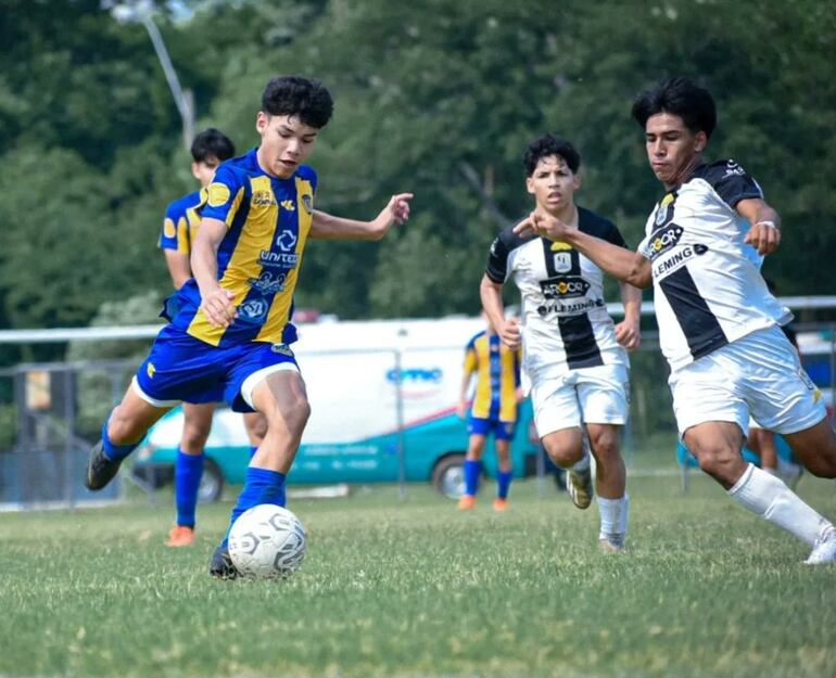 Tacuary FBC derrotó a Luqueño 3-1 y lidera la Zona B