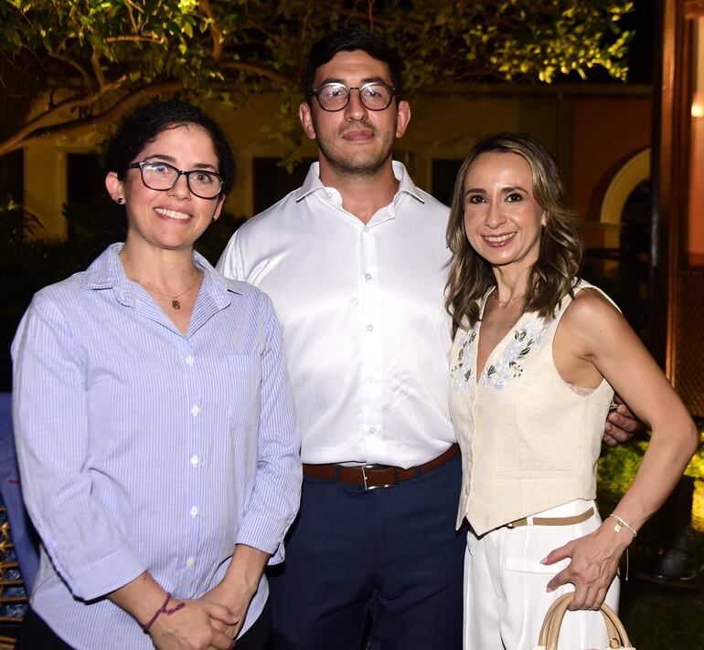 Regina Milleres, Pierre Bernard y Rocío Cáceres.