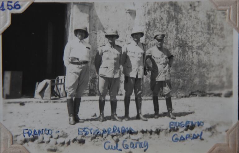 El Cnel. Rafael Franco, el general José Félix Estigarribia, el Cnel. Manuel Garay y el General Eugenio Alejandrino Garay en Comanchaco. Colección de Anibal Tata Ferreira.