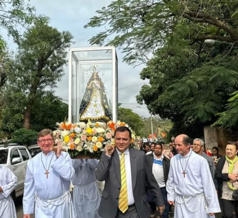 Piden fortalecer la oración en festividad de la natividad de la Virgen María.