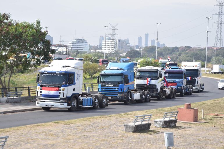 Conforman equipo de fiscales para investigar denuncia por el paro de camioneros