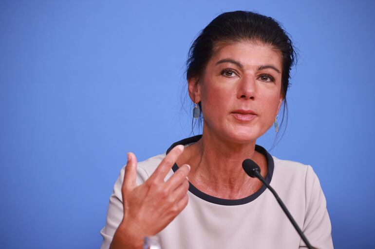 La  líder de la Alianza Sahra Wagenknecht (BSW), Sahra Wagenknecht. Un grupo de militantes de la Unión Cristianodemócrata (CDU) incluidos varios diputados, se opone a formar coaliciones en el este de Alemania con la izquierdista Alianza Sahra Wagenknecht (BSW) y quiere lograr que el próximo congreso del partido apruebe una resolución de incompatibilidad.