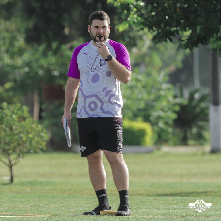 Ariel Galeano (27 años), entrenador gumarelo. (Foto: Libertad)