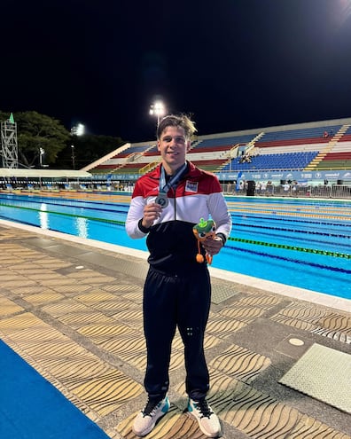 Charles Daniel Hockin Brusquetti (4/11/1989) ganó la medalla de plata en el Sudamericano de Natación.