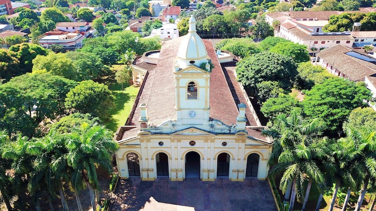 Fachada de la Catedral "Espíritu Santo" de Villarrica.