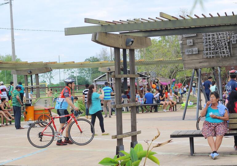 La playa municipal es muy concurrida los feriados y los fines de semana.