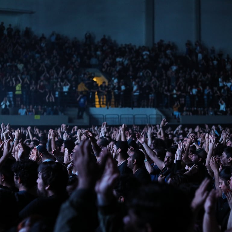 El público acompañó cantando y saltando todas las canciones del show, con un nivel de energía que no decayó durante toda la noche.