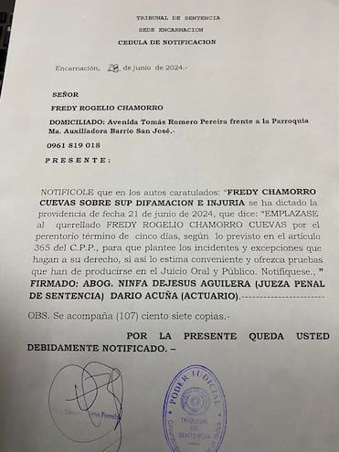 Notificación al periodista radial Fredy Chamorro, quien irá a juicio oral acusado de difamación e injuria en perjuicio de la directora del centro de salud de TRP.