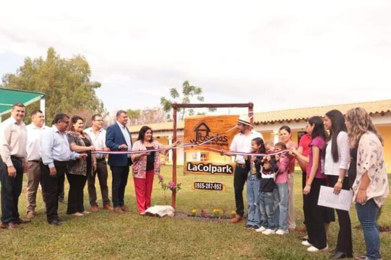 Con presencia de la ministra de Senatur, Sofía Montiel de Afara, habilitan cuatro posadas turísticas en La Colmena.