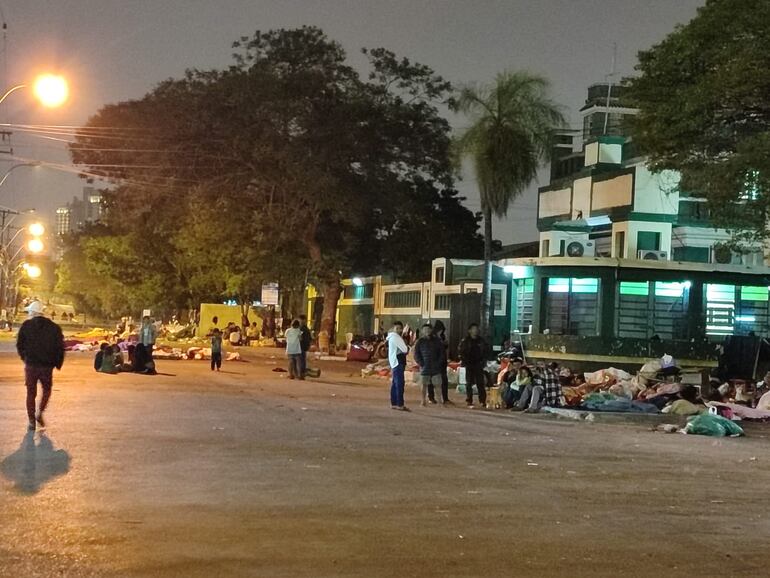 La avenida Artigas sigue bloqueada por protestas de indígenas, desde la avenida Perú hasta General Santos.