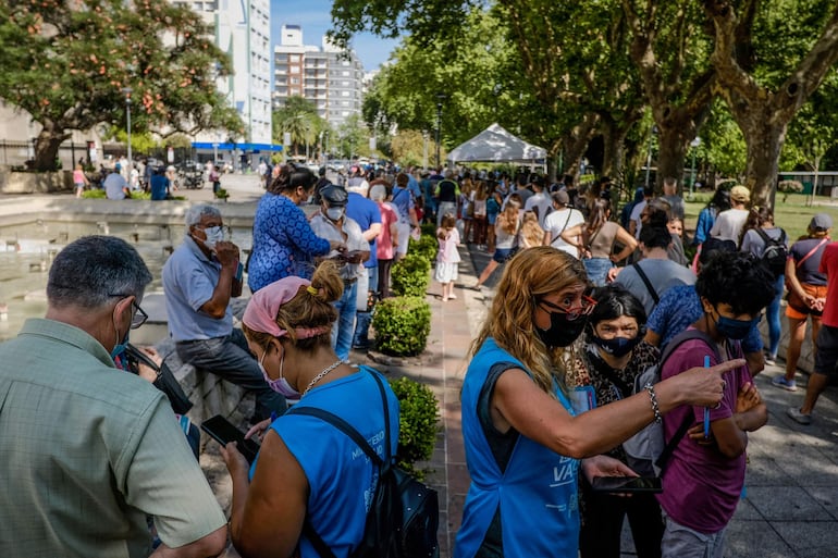 El Gobierno de la provincia argentina de Salta, limítrofe con Bolivia, Paraguay y Chile, decidió empezar a cobrar la atención sanitaria a los extranjeros con ciertas categorías de residencia temporal, quienes hasta esta decisión se atendían de forma gratuita en el norte argentino, según informaron este jueves fuentes oficiales.