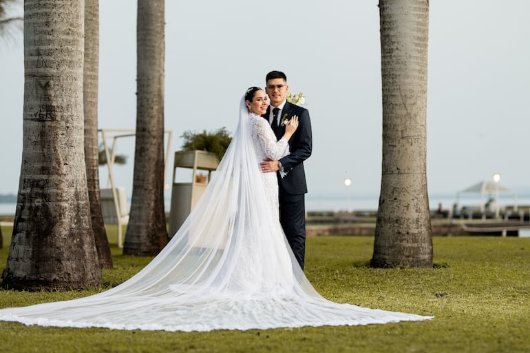 Emily y Lucas se casaron en una ceremonia realizadas en la Iglesia Nuestra Señora de la Asunción.