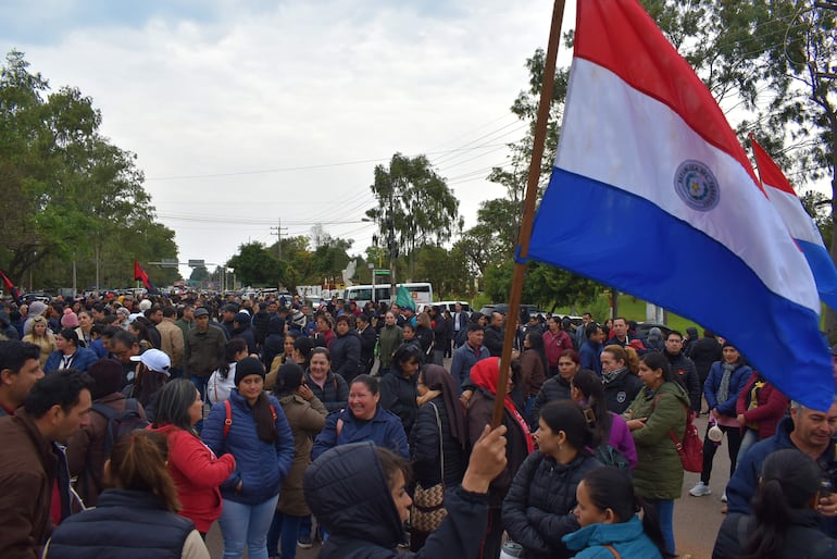 Los docentes exigen que se excluya el magisterio nacional del proyecto de Ley de la carrera civil.