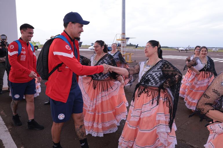 Llegada de la Albirroja a Ciudad del Este.