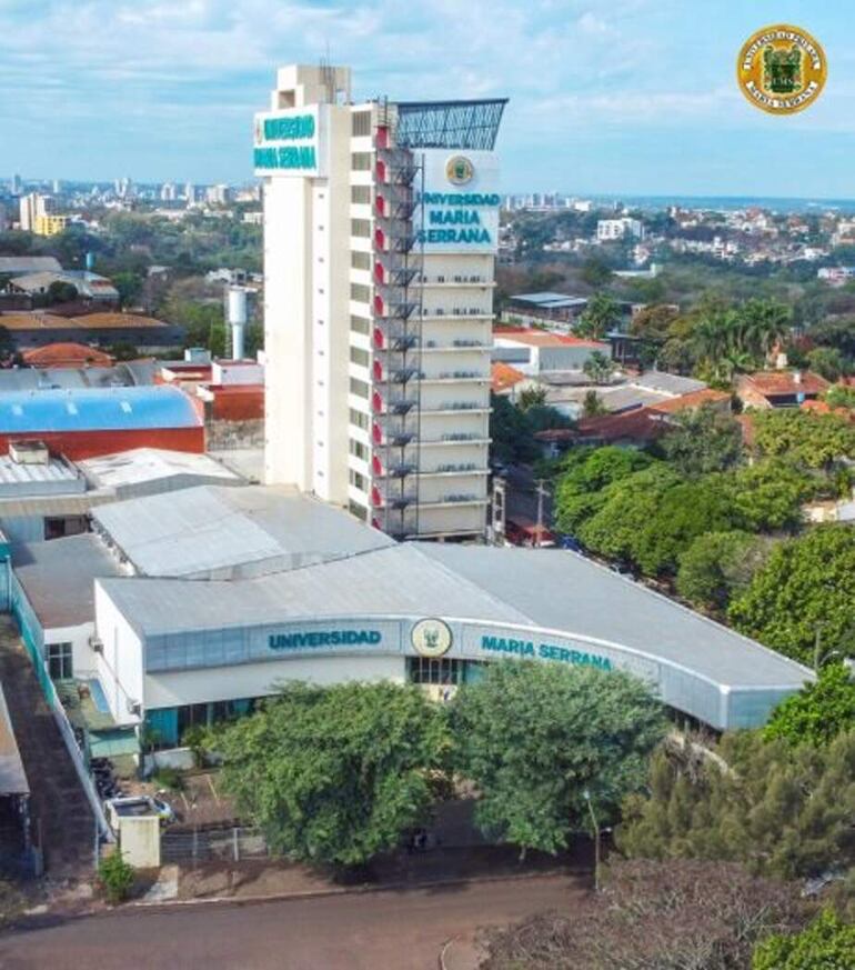 Imponente infraestructura de la Universidad María Serrana en Ciudad del Este.