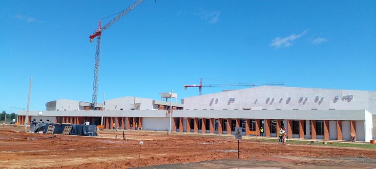 VDB Fachada del futuro gran Hospital de Coronel Oviedo