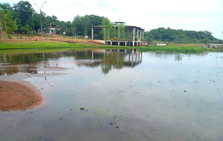 Actualmente las aguas del arroyo Choré se encuentran completamente inutilizables para las personas por el desecho que desemboca en el cauce