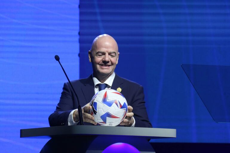 El presidente de la FIFA, Gianni Infantino, participa en el  78 Congreso Ordinario de la Conmebol este jueves en Luque (Paraguay). Infantino, anticipó este jueves en Paraguay que el problema del racismo será uno de los temas del 74 congreso que ese organismo celebrará en Bangkok y llamó igualmente a "estar decididos" en la lucha contra la violencia en este deporte.