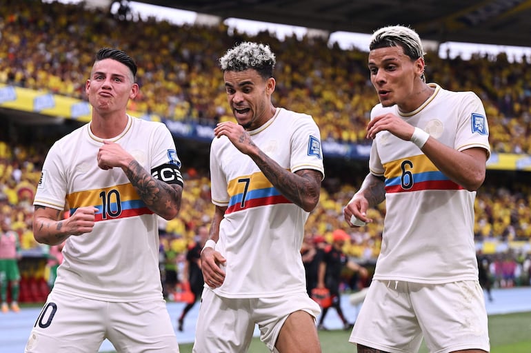 Colombia's forward #07 Luis Diaz celebrates with Colombia's midfielder #10 James Rodriguez and Colombia's midfielder #06 Richard Ríosafter scoring during the 2026 FIFA World Cup South American qualifiers football match between Colombia and Chile at the Roberto Melendez Metropolitan stadium in Barranquilla, Colombia, on October 15, 2024. (Photo by RAUL ARBOLEDA / AFP)