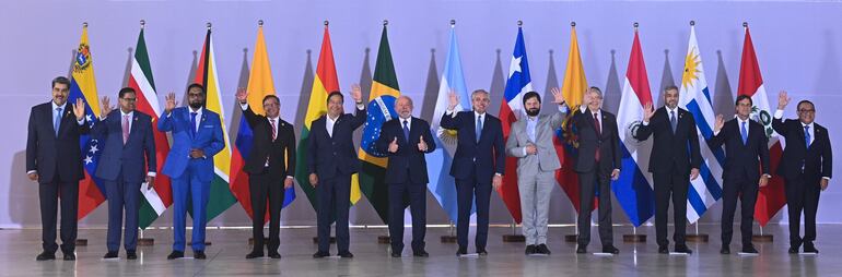 Los presidentes reunidos para la Cumbre Suraméricana en el Palacio del Itamaraty en Brasilia