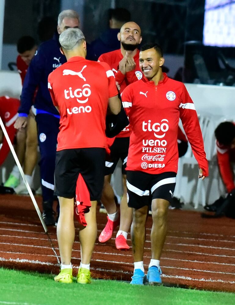 Primer entrenamiento de la Selección Paraguaya de cara al debut en las Eliminatorias ante Perú.