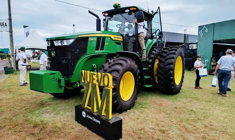 John Deere presenta varios tractores que permiten una mayor productividad en la agricultura.