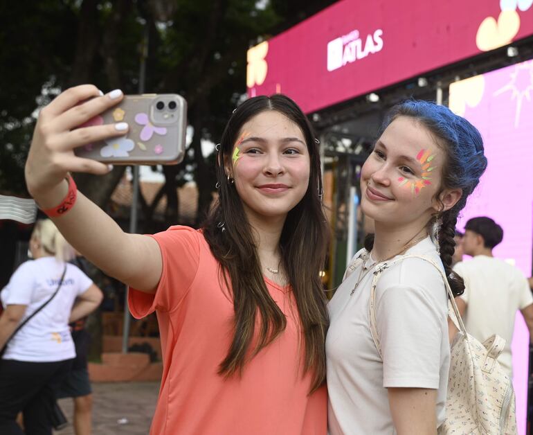 Liliana Vázquez y Sophia Schowers.