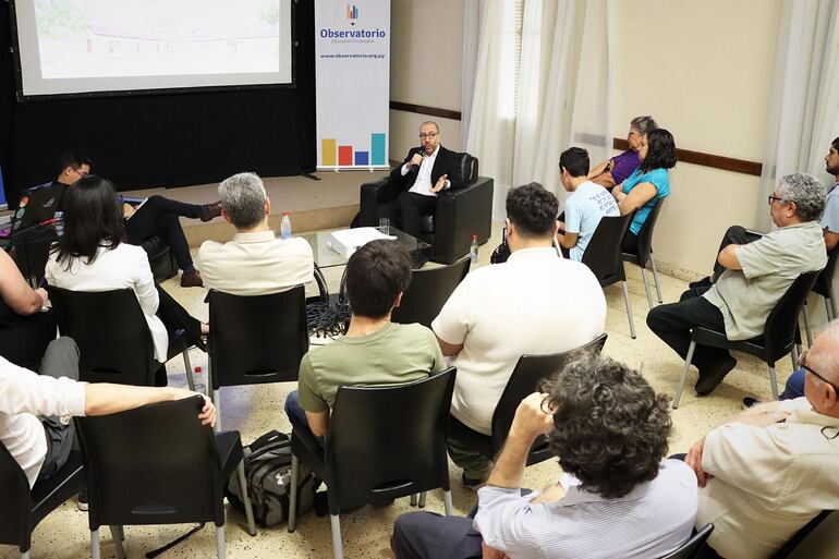 El sociólogo Luis Ortiz, durante el diálogo sobre el presupuesto educativo 2025.