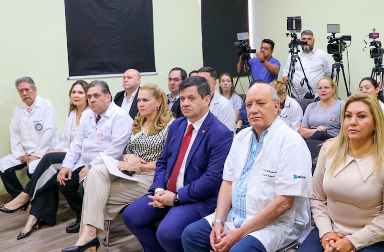 Médicos y autoridades del Ministerio de Salud, participaron esta mañana del lanzamiento de la campaña contra el uso de pirotecnia. 