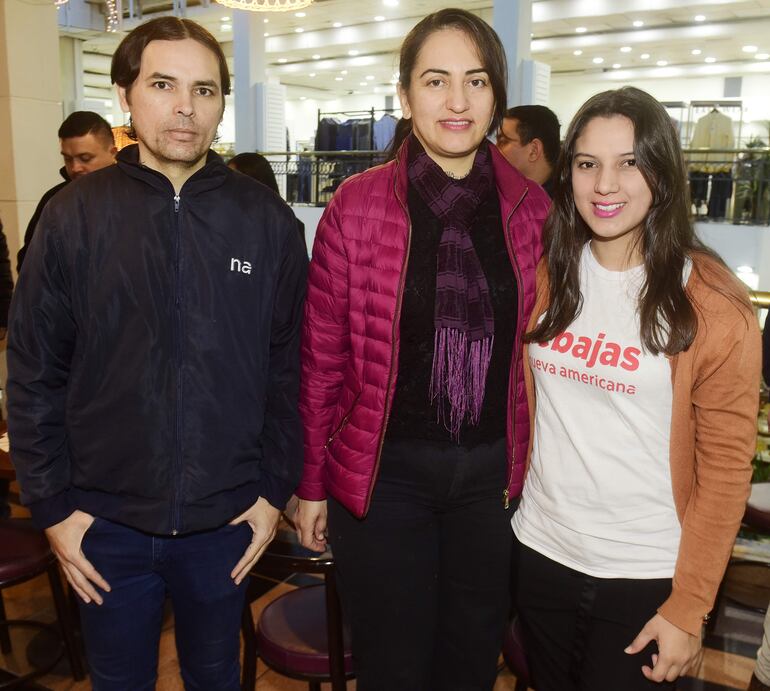 Alberto Paiva, Cristina Escobar y Araceli Rojas.