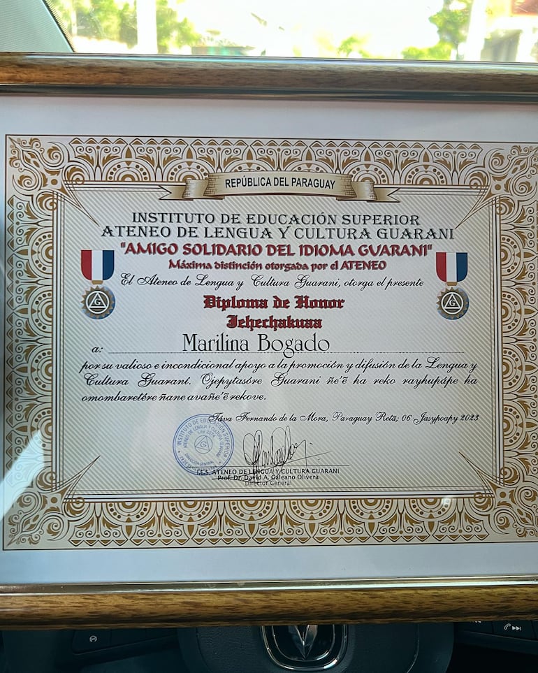 El Ateneo de Lengua y Cultura Guaraní otorgó un Diploma de Honor a Marilina Bogado. (Instagram/Will Fretes)