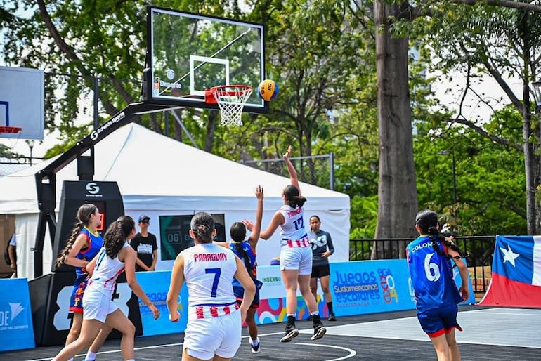 Las chicas del Básquet3x3 lograron una gran victoria ayer frente a las colombianas, en el arranque de esta modalidad.