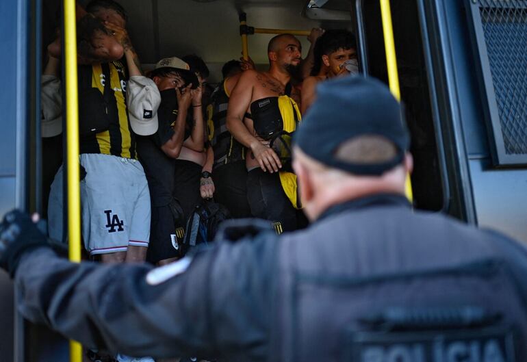 Hinchas de Peñarol fueron detenidos en Río de JANEIRO