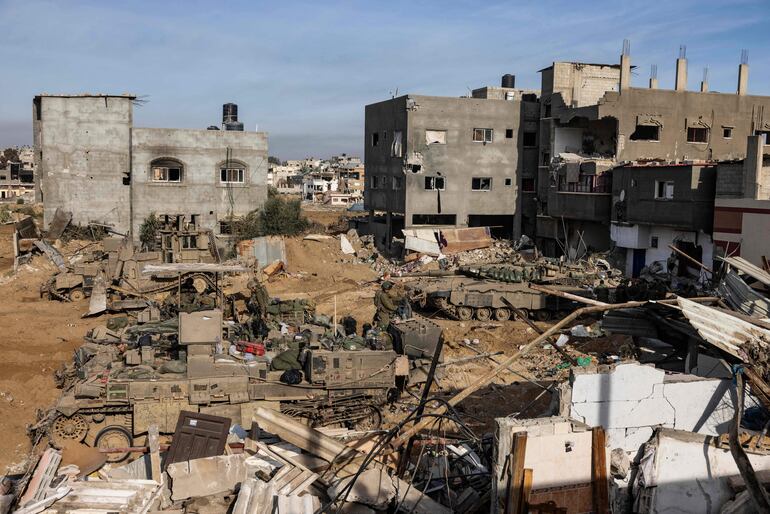 --PHOTO TAKEN DURING A CONTROLLED TOUR AND SUBSEQUENTLY EDITED UNDER THE SUPERVISION OF THE ISRAELI MILITARY-- This picture taken during a media tour organised by the Israeli military on January 8, 2024, shows troops operating in the area of al-Bureij in the central Gaza Strip, amid continuing battles between Israel and the Palestinian militant group Hamas. (Photo by Menahem KAHANA / AFP)