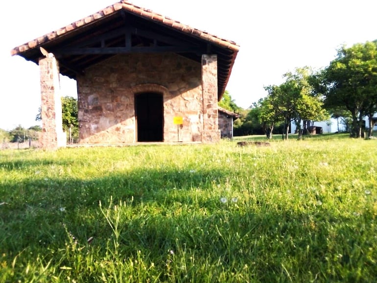 Museo Oratorio Cabañas de Caapucú que urge cuente con más encargado para custodia del lugar.