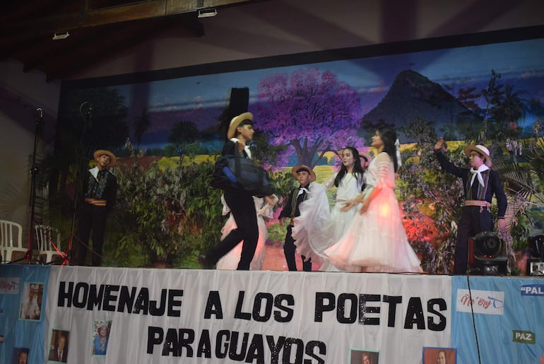 El tema Adiós Che Parahe Cue es otra dramatización desarrollada por los alumnos de la escuela-colegio Virgen Poderosa.