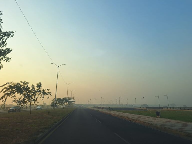 Humareda en la Costanera de Asunción. Se registra mala calidad del aire.