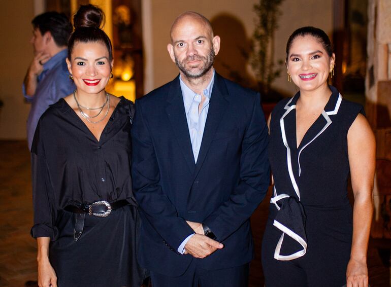 Tania Espínola, Mario Cuevas y Gisselle Figueredo.