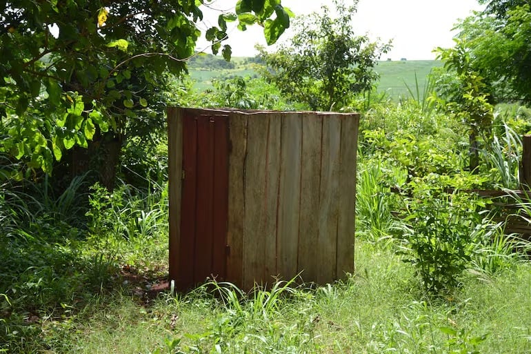 En la escuela Oro Ku´i de Caazapá, este año todavía se usaba letrina.