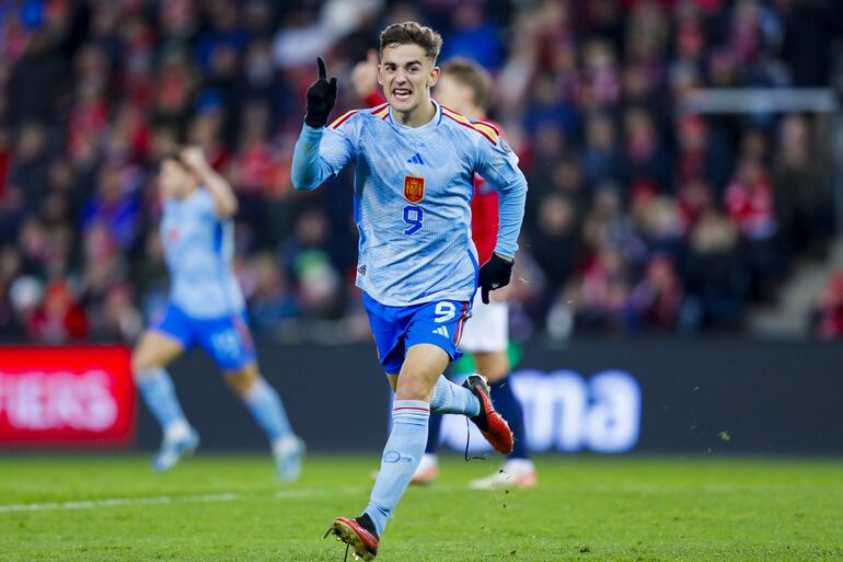 El español Gavi celebra el gol 0-1 durante el partido de fútbol de clasificación del grupo A de la UEFA EURO 2024 entre Noruega y España, en Oslo, Noruega, el 15 de octubre de 2023.