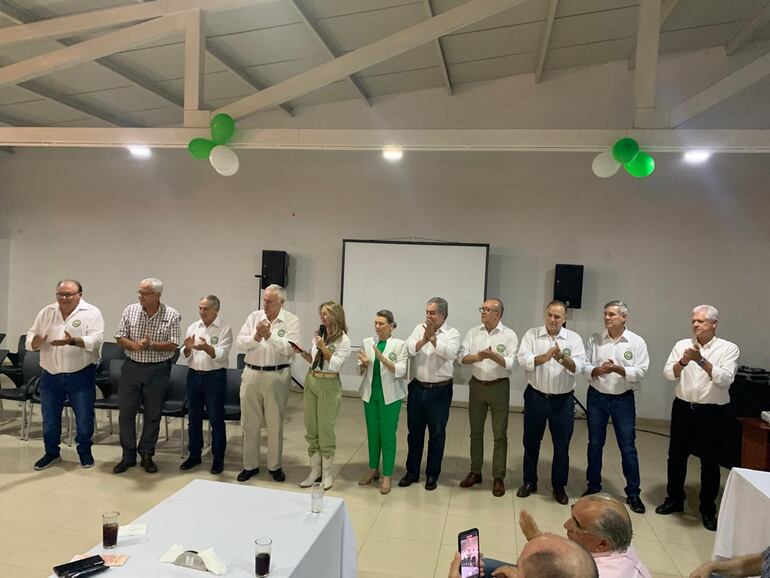 Algunos de los integrantes del movimiento Unidad Rural, que pugnará el domingo en la asamblea general ordinaria de la ARP.