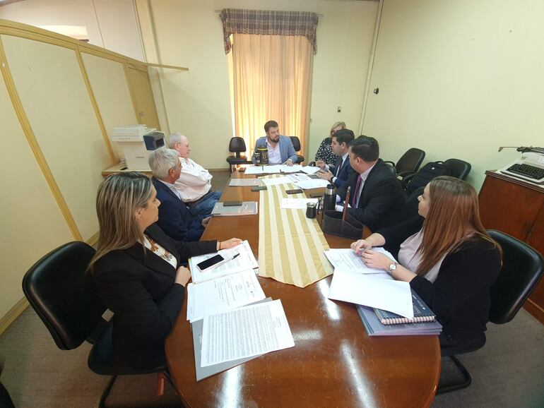 José Carlos Martin (Senacsa)  y Pedro Galli (ARP) se reunieron ayer con Soroka en la comisión.