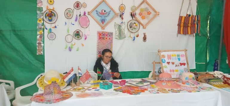 Las emprendedoras de la zona también expusieron sus trabajos de artesanía.