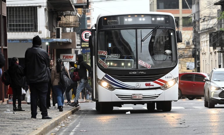 Los usuarios siguen sufriendo por un servicio deficiente.