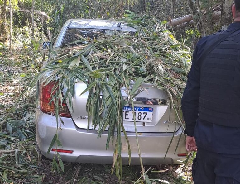 El vehículo fue abandonado en una zona boscosa del Minga Guazú.