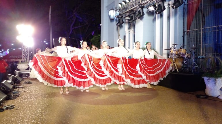 El ballet folklórico del IMA se presentó durante la fiesta del San Juan.